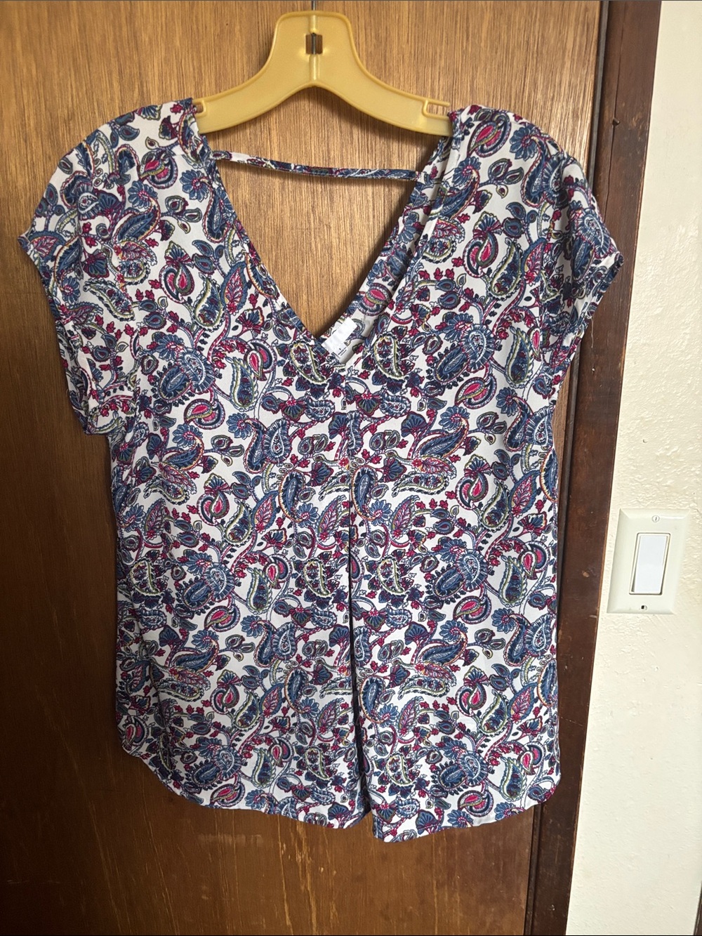DR2 White Paisley V-Neck Cap Sleeve Blouse with Blue & Pink Details